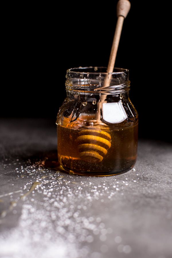 چگونه عسل طبیعی را از عسل غیر طبیعی تشخیص دهیم؟